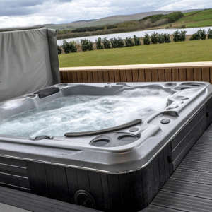 https://old.meadowgroup.pl/wp-content/uploads/2015/10/lochside-lodges-hot-tub-960x540-300x300.jpg